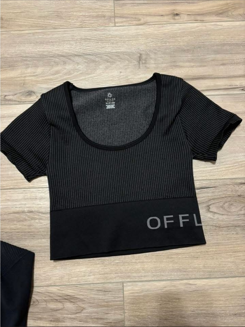 Black Ribbed Scoop-Neck Crop Top - Women
